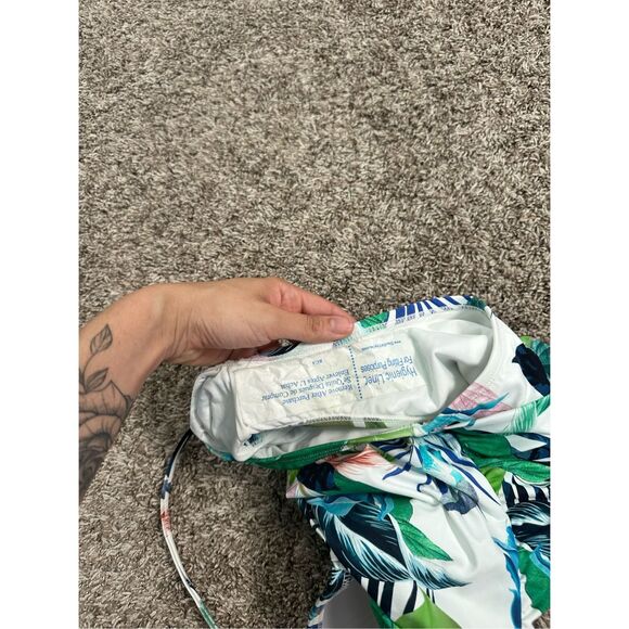NWOT La Blanca In The Moment Bandeau One Piece Swimsuit Green Multi Print Size 2 - Picture 11 of 13